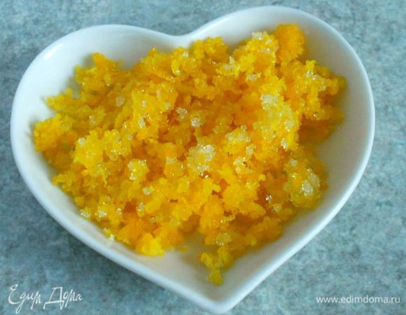 Оставшуюся цедру смешать с сахаром и пока отставить.