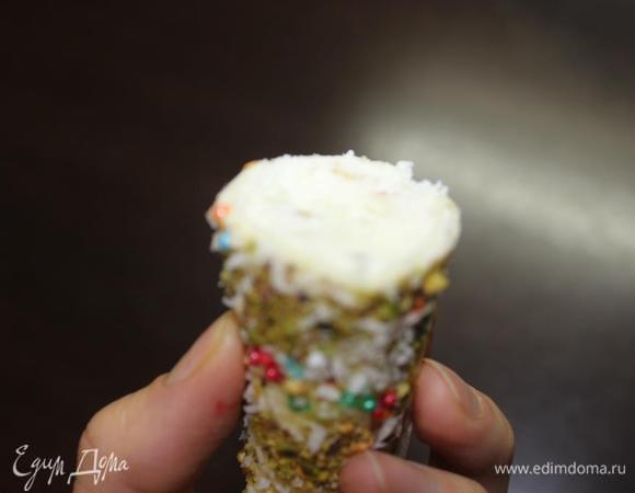 Наполняем конусы начинкой и готово!