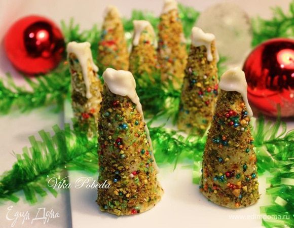 Отправляем наши елочки в холодильник до подачи, а потом радуем своих домашних вкусным, красивым и тематическим  десертом!
Всех благ вам в наступающем году!