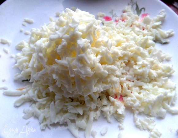 Далее пойдёт белок на тёрке.