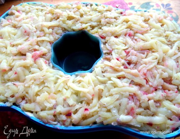 Вторую половину картофеля накрываем сверху.