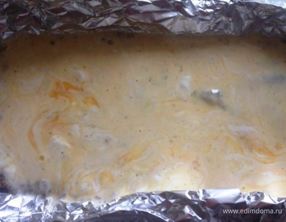 На начинку оставшуюся гречку и сверху залить заливкой.