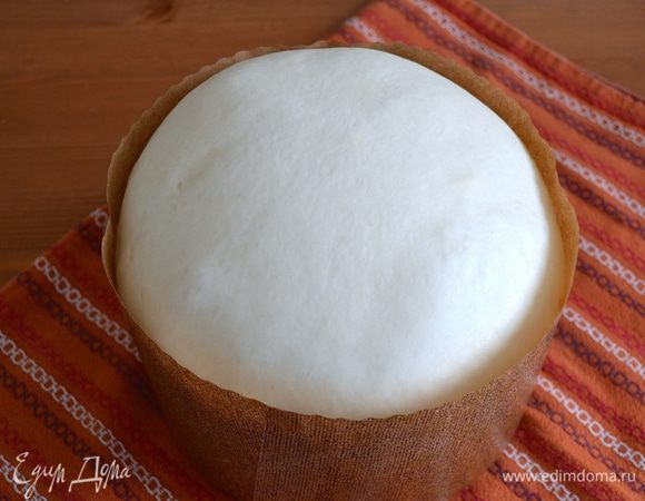 Тесто в форме должно подняться до краев.