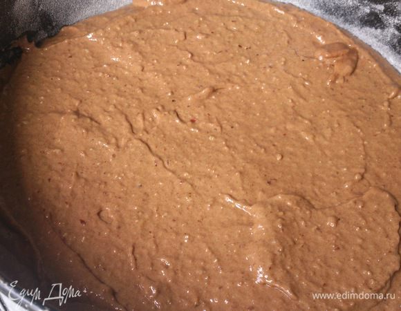 Тесто выложить в форму.