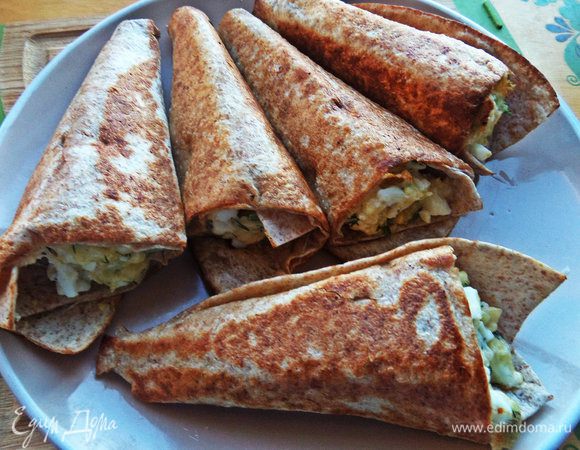 Но прожаренная корочка намного вкуснее с нежной пикантной начинкой))) Они так быстро жарятся,что просто надо стоять и поворачивать со всех сторон. Сыр при этом немного расплавится.