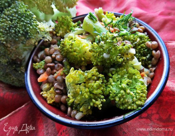 Попробуйте также салат с брокколи и нутом (у меня чечевица) от Яночки и Вы не разочаруетесь: http://www.edimdoma.ru/retsepty/70800-salat-iz-brokkoli-i-nuta