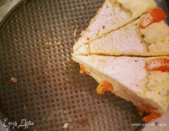 По желанию украсить тортик.
У меня взбитые сливки и мандаринки. 
Он так быстро исчезнут с тарелки, что сделать фото удалось только парочки кусочков!)))