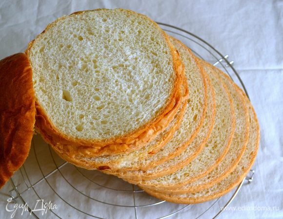 Прежде чем разрезать панеттоне, дать ему полностью остыть. А лучше всего сделать это на следующий день. Гастрономический панеттоне отлично разрезается на коржи, толщиной примерно 1 см.