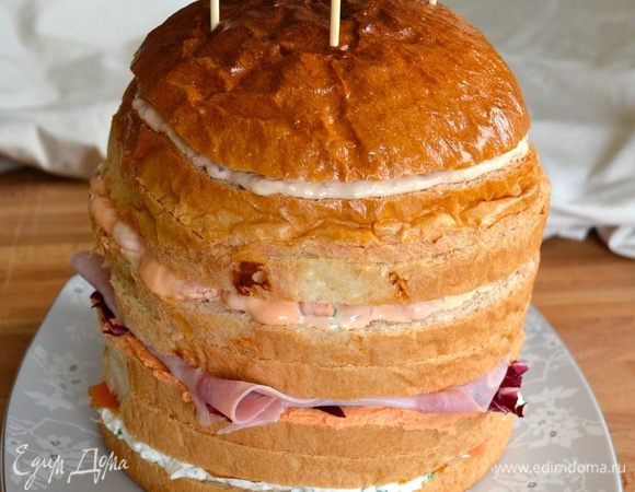 Готовый панеттоне перед подачей на стол украсить по Вашему желанию и как Вам подскажет фантазия.