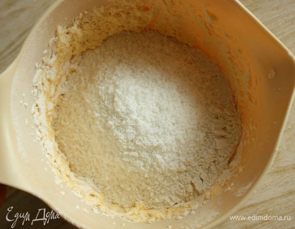  добавить кокос и хорошо перемешать на низкой скорости.

