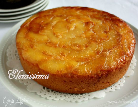 Остудить на решётке в форме в течении 10 мин, затем перевернуть форму с пирогом на блюдо и дать ему полностью остыть. 