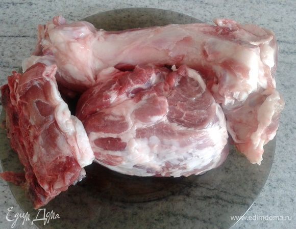 Берем мясо с косточкой или курицу, кто как любит! У меня свинина с косточкой. Количество продуктов регулируйте сами, указала приблизительно.