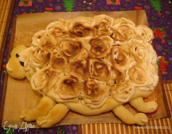 Фото сразу после духовки.
Пирог с двумя начинками получился очень мягким, вкусным.
Мои оценили.