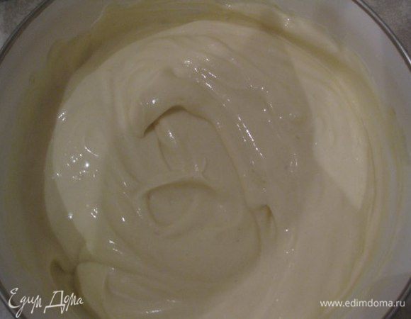 Из сметаны, домашнего майонеза и горчицы делаем соус. Перемешиваем хорошо.