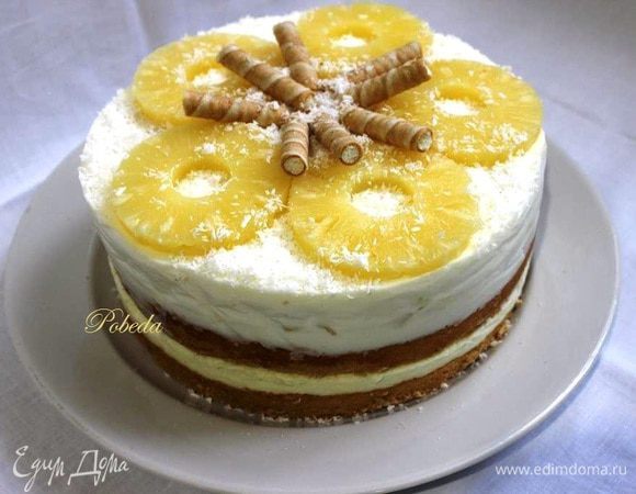 И украшаем кольцами ананаса, кокосовой стружкой и вафельными трубочками по желанию.