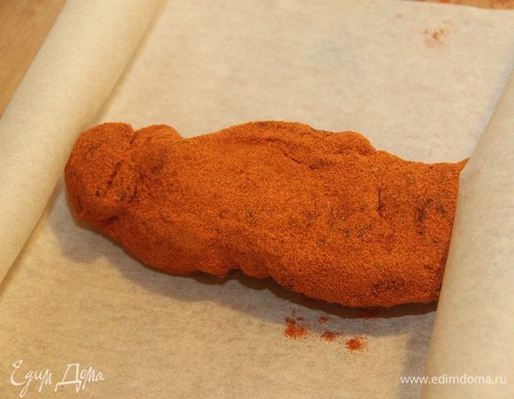 Каждый кусок мяса завернуть в бумагу или в х/б ткань.