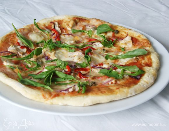 Выпекаем при температуре 180°С минут 15 — 20 до готовности теста. Сверху украшаем руколой. Приятного аппетита, дорогие!