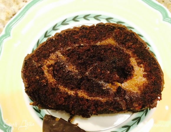 Корж:
Смешать все ингредиенты, выложить в форму застеленную бумагой для выпечки. Выпекать 30 минут при температуре 180 градусов. Для рулета время чуть меньше около 15-20 минут. Рулет свернуть горячим, остудить, затем аккуратно развернуть и снять бумагу. Крем намазать на бисквит, свернуть и убрать в холодильник на пару часов. Украсить по собственному желанию.
