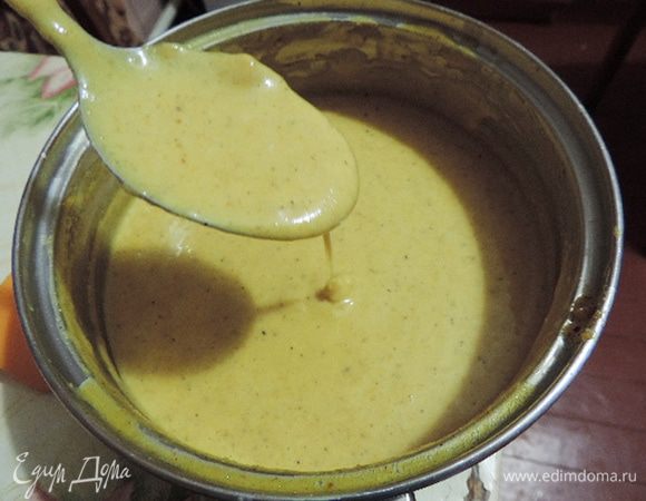 Ставим на средний огонь и доводим смесь при постоянном помешивании до температуры 83-84 градуса. Не даем закипеть и сразу убираем с огня. Если градусника нет, просто доведите смесь до загустения, а загустеет она заметно, и не дайте ей закипеть.

Сразу же добавляем замоченный в 3 ст.л. и набухший желатин, пралине и арахисовую пасту и взбиваем погруженным блендером до однородности.

Дать остыть до комнатной температуры.