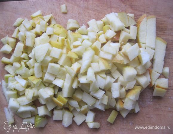 Нарезать небольшими кубиками.