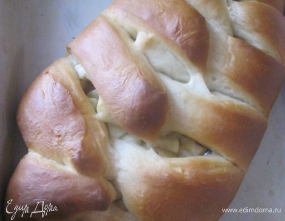 После выпечки (это фотография второго пирога) пирог прикрыть полотенцем и дать отдохнуть минут 20.
Полностью остудить.