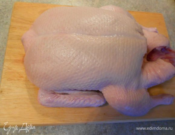 Утку тщательно помыть, насухо вытереть бумажным полотенцем.