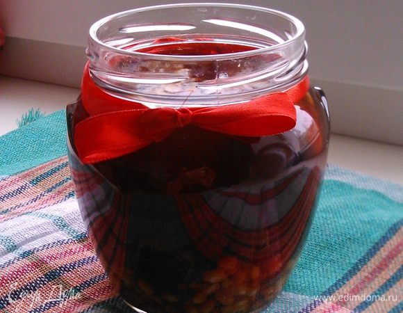 Ну и залила все это дело остывшим компотом. Все! Можно идти колядовать! :-)