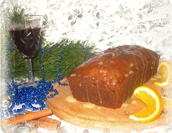 Глазурь: смешать сок лимона и апельсина, добавить сахарную пудру и хорошо перемешать. Остывший кекс полить глазурью.