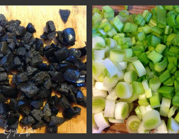 Маслины и зелень мелко порезать.