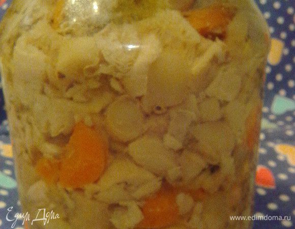 Грибы помыть и нарезать средним кубиком. 