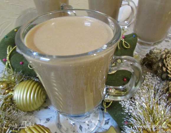 Разложите мусс по креманкам и отправьте в холодильник на ночь. Можно отправить мусс в морозилку (что я и сделала). После морозилки дайте десерту постоять 20 минут, украсьте по своему желанию и подавайте гостям. Мусс после морозилки - нежнейшее шоколадное мороженое!
