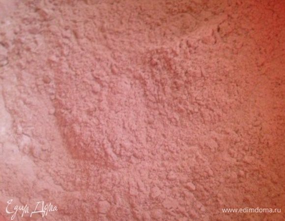 Для теста смешать муку, крахмал и какао.