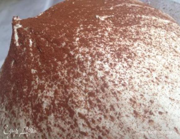 Для заливки взбить сливки с сахарной пудрой и пакетиком закрепителя.
Нанести сверху на торт.
При желании можно присыпать какао.