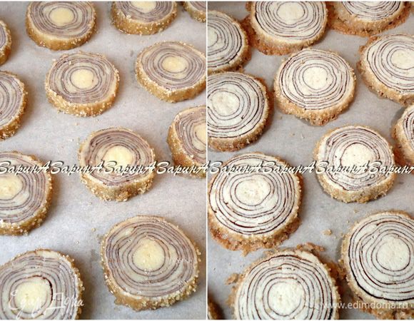 Выложить печенье на противень, застеленный пекарской бумагой. Выпекать в заранее разогретой духовке при 180 градусах, 25 минут. 