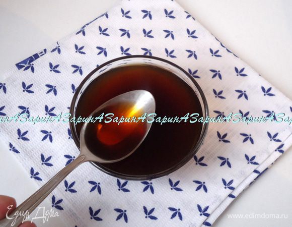 Я использовала не просто воду, как в первоначальном рецепте, а заварила кофе. Процедила его и отмерила 240 мл. Добавила в него алкоголь (у меня домашняя ванильно-апельсиновая настойка).