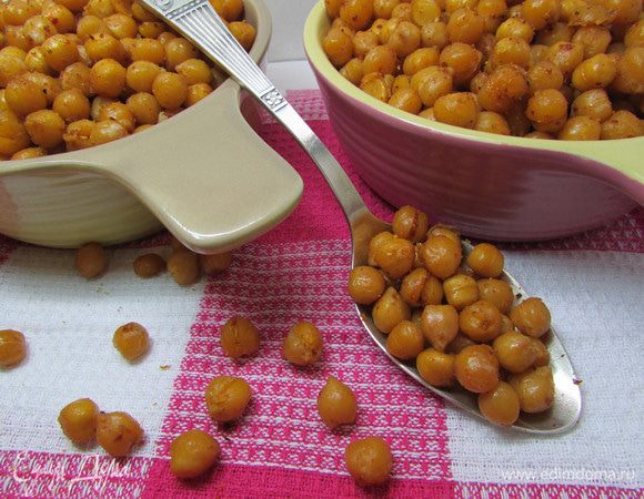 Нут остудить и подавать как закуску к пиву или вину.
Приятного аппетита!