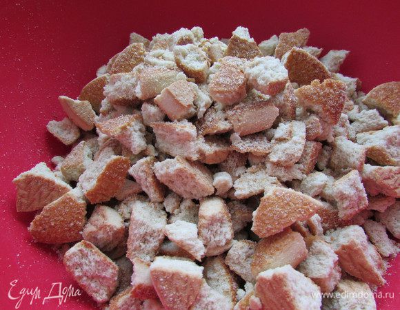 В миску поломать печенье.