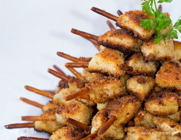 Подавать можно в таком виде, а можно со сливочно-лаймовым соусом: 130 г кефира, 70 г натурального йогурта, 100 г легкого майонеза (можно не добавлять, но тогда добавить в соус немного горчицы), несколько веточек кинзы, сок половины лайма, 1 зубчик чеснока, 0,5 ч.л. сушеной петрушки, 1/8 ч.л. измельченного тмина, соль, перец по вкусу. Все взбить в блендере.