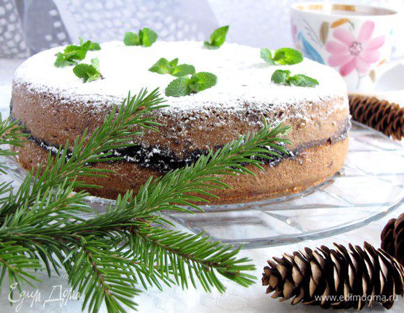 Готовый пирог посыпать сахарной пудрой. 