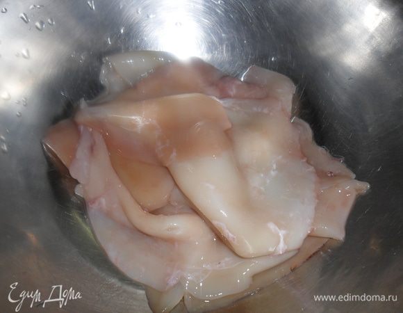 Промыть под проточной водой и отварить, кинув в кипящую воду на 3-5 минут, не более.