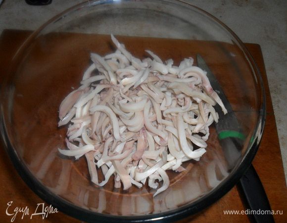 Нарезать соломкой.