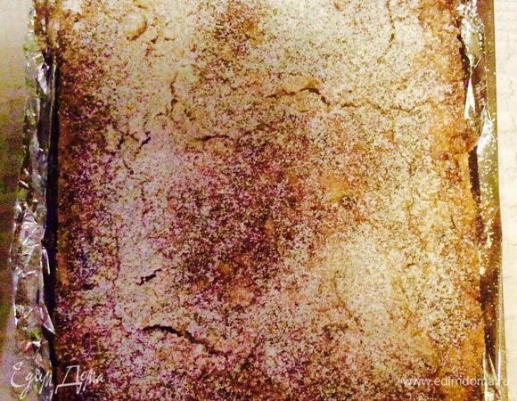 Поставить форму в духовой шкаф и выпекать 35 минут. После выпекания полностью остудить.