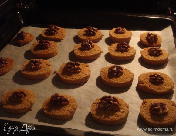 Оставить остывать в открытой духовке на противне. Приятного чаепития!