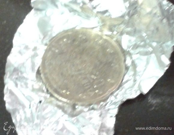 Теперь переходим к начинке, вернее к сюрпризам. Ибо, что этот такое вареники на Старый Новый год без сюрпризов? Это можно сказать, просто ничего.