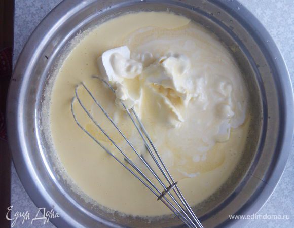 Добавить мягкий маргарин. Взбить.