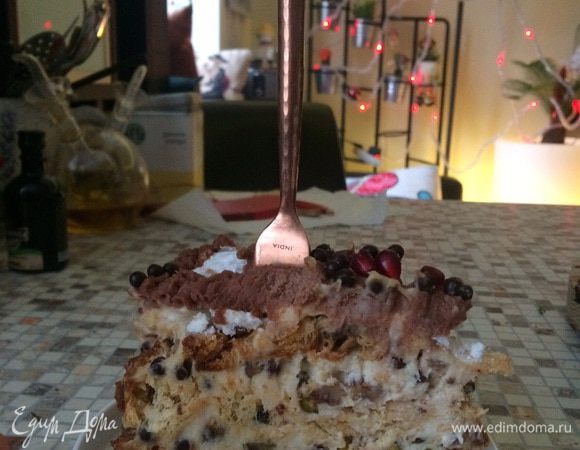 В разрезе отлично форму держит. Только сейчас поняла, что с французским Рождественским Поленом таже история - маскировка. Эх, ну ничего нового, как не крути, придумать невозможно:) 