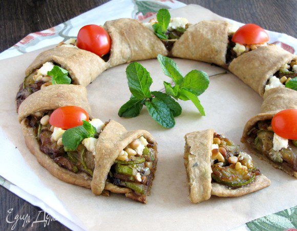 Вот такой золотистый красавец получается! По желанию, можно украсить помидорками черри и зеленью.