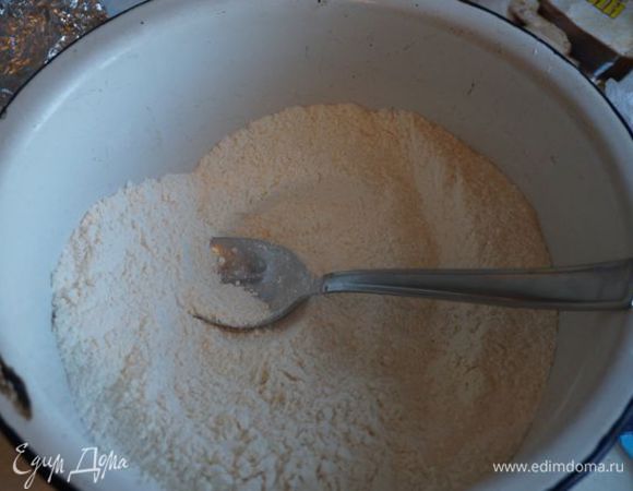 Смешиваем муку, сахар, соль и разрыхлитель (п.п.)