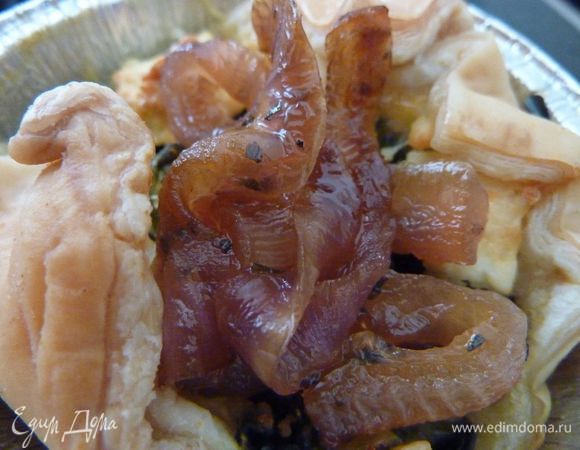 Очень рекомендую - Корзиночки со шпинатом и карамельным луком от Туси 

http://www.edimdoma.ru/retsepty/67427-korzinochki-so-shpinatom-i-karamelnym-lukom

Очень вкусно!