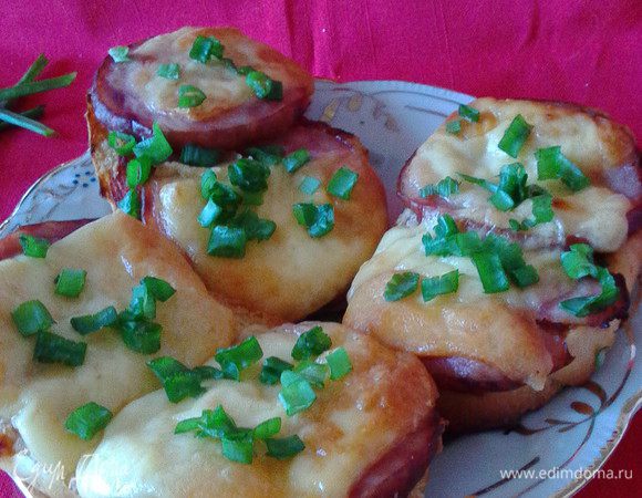 Готовую вкуснятину, по желанию, можно притрусить пропущеным через пресс чесноком и украсить рубленой зеленью. Прошу к столу!